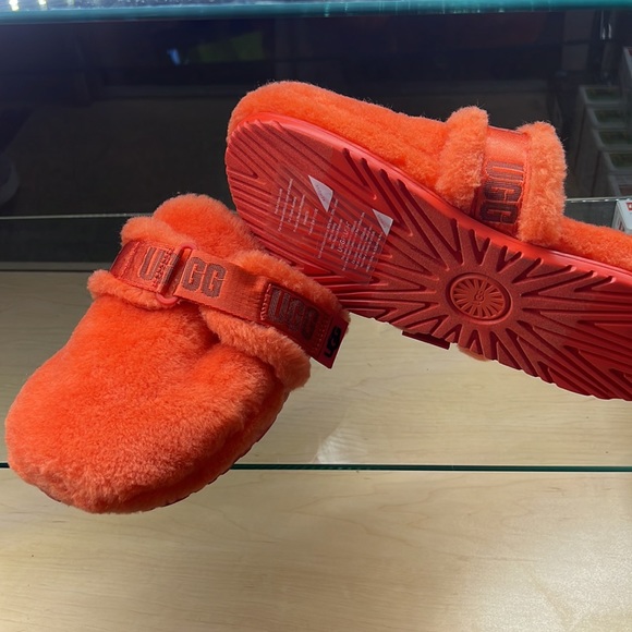 UGG slides size 8 - Picture 2 of 2